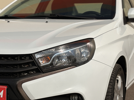 Lada (ВАЗ) Vesta Luxe Multimedia (2018-2019), 2017 года, пробег 174427 км