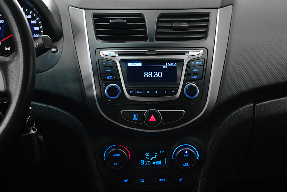 Hyundai Solaris Elegance, 2016 года, пробег 140000 км