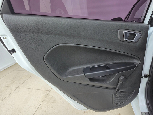 Ford Fiesta Trend, 2015 года, пробег 190030 км