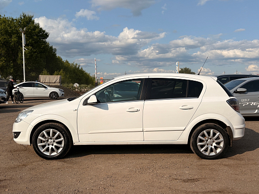 Opel Astra, 2013 года, пробег 210036 км