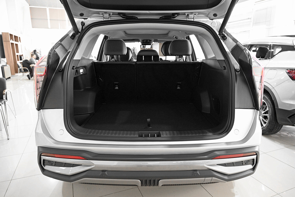 Geely Atlas Флагман, серебряный