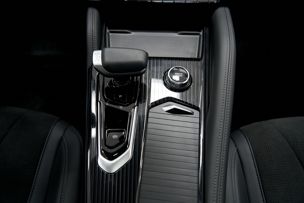 Geely Monjaro Flagship, серый