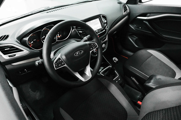 Lada (ВАЗ) Vesta Luxe Multimedia (2019-2021), 2018 года, пробег 144454 км