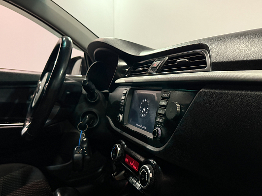 Kia Rio Luxe RED Line, 2019 года, пробег 154000 км