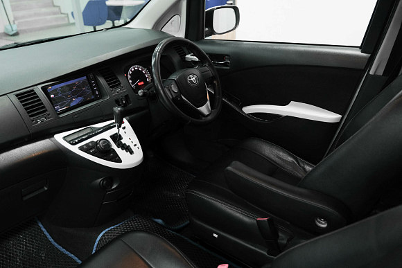 Toyota ISis, 2012 года, пробег 221686 км