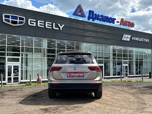 Volkswagen Tiguan CONNECT, 2019 года, пробег 176079 км