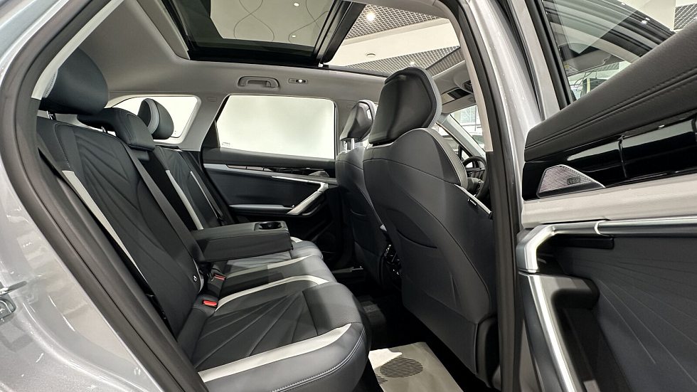 Geely Atlas Flagship Sport, серебряный