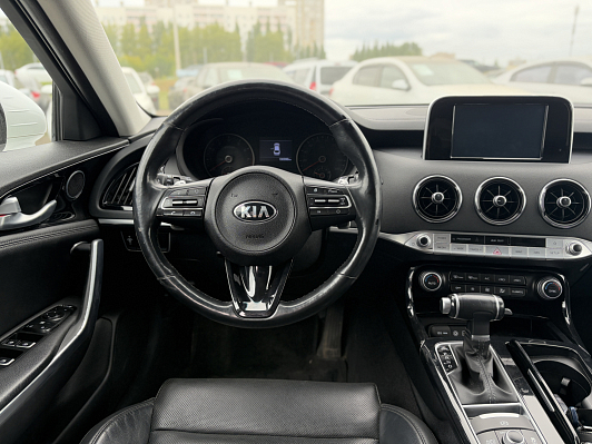 Kia Stinger Luxe, 2019 года, пробег 130395 км