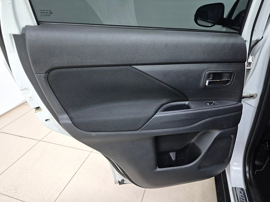 Mitsubishi Outlander Intense, 2016 года, пробег 172205 км