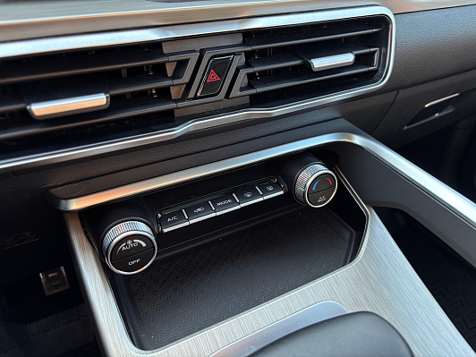 Geely Coolray Flagship, 2023 года, пробег 32200 км