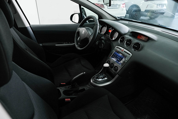 Peugeot 308 Access, 2011 года, пробег 165765 км