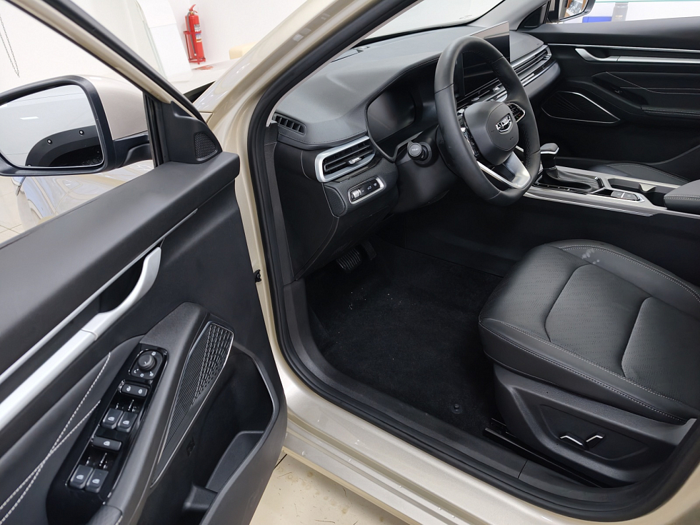 Geely Emgrand Flagship, бежевый