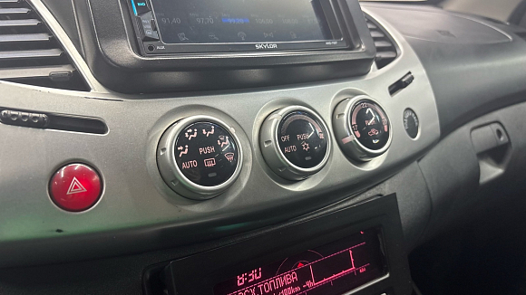 Mitsubishi L200 Intense, 2014 года, пробег 264000 км