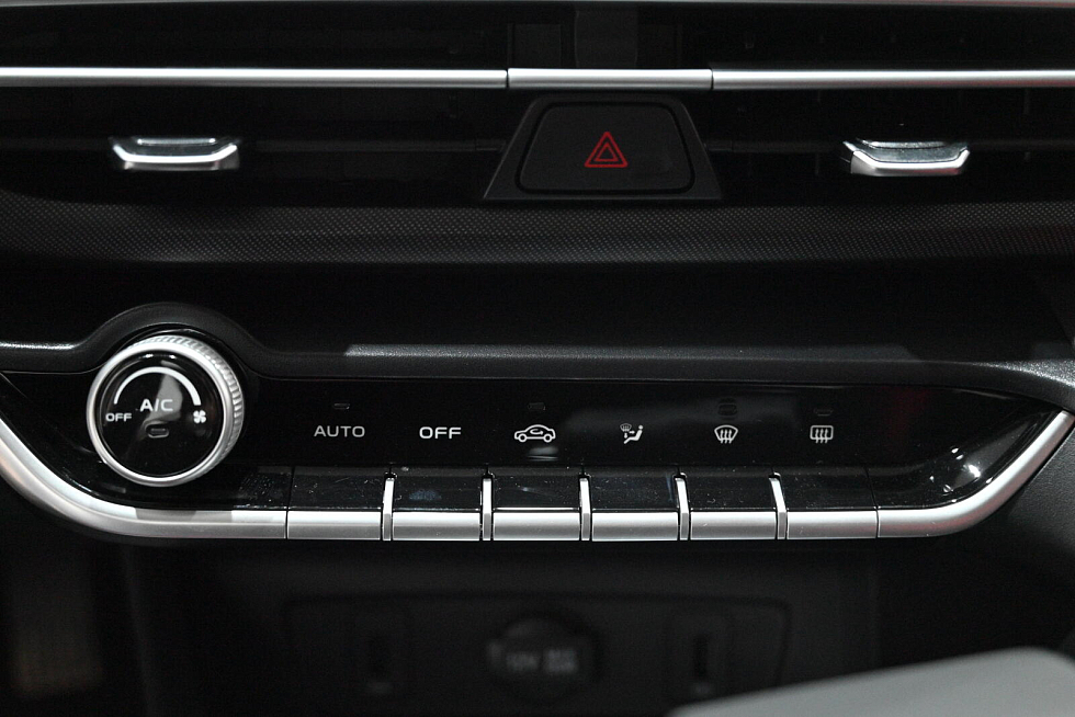 Changan Eado Plus Стандарт, белый