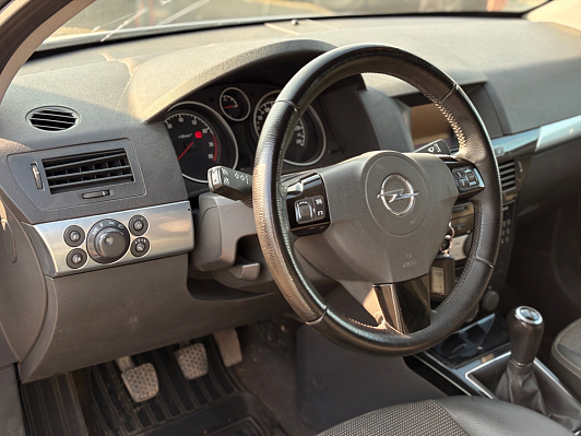 Opel Astra, 2013 года, пробег 210036 км