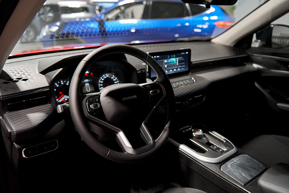 Haval Jolion Премиум, красный