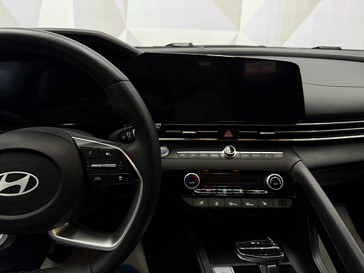 Hyundai Elantra LUX, 2023 года, пробег 76279 км