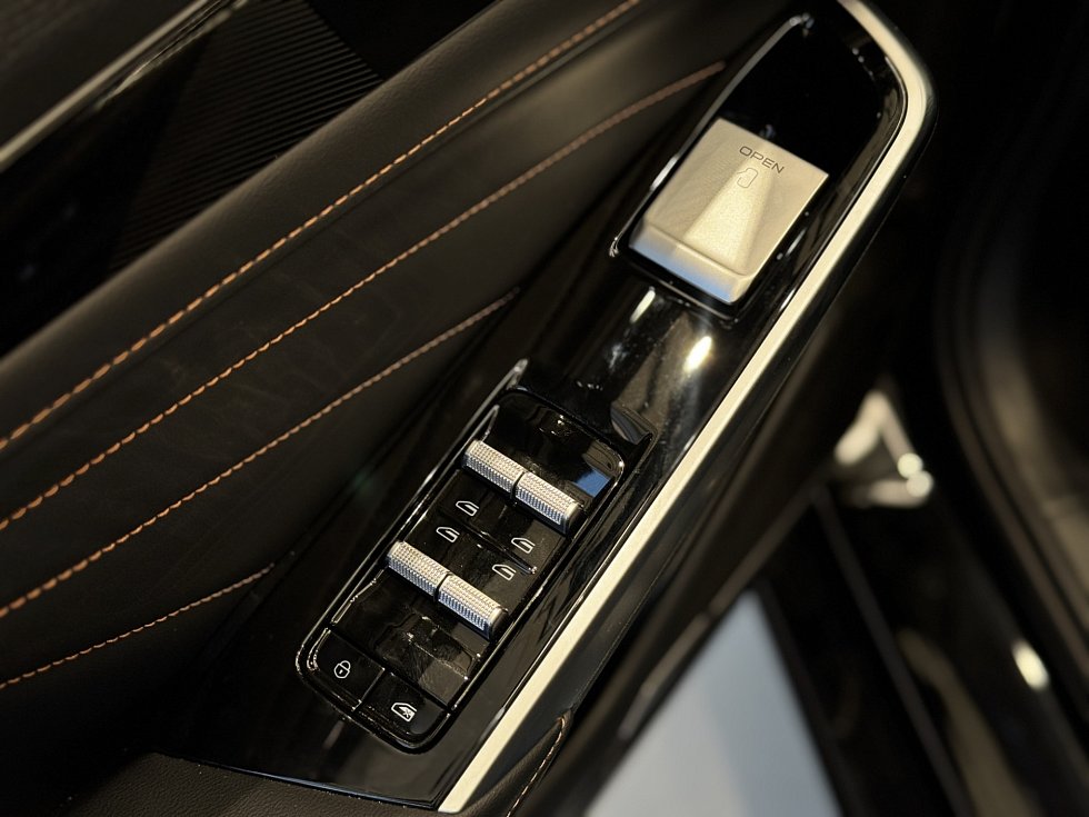 Geely Preface Люкс, черный
