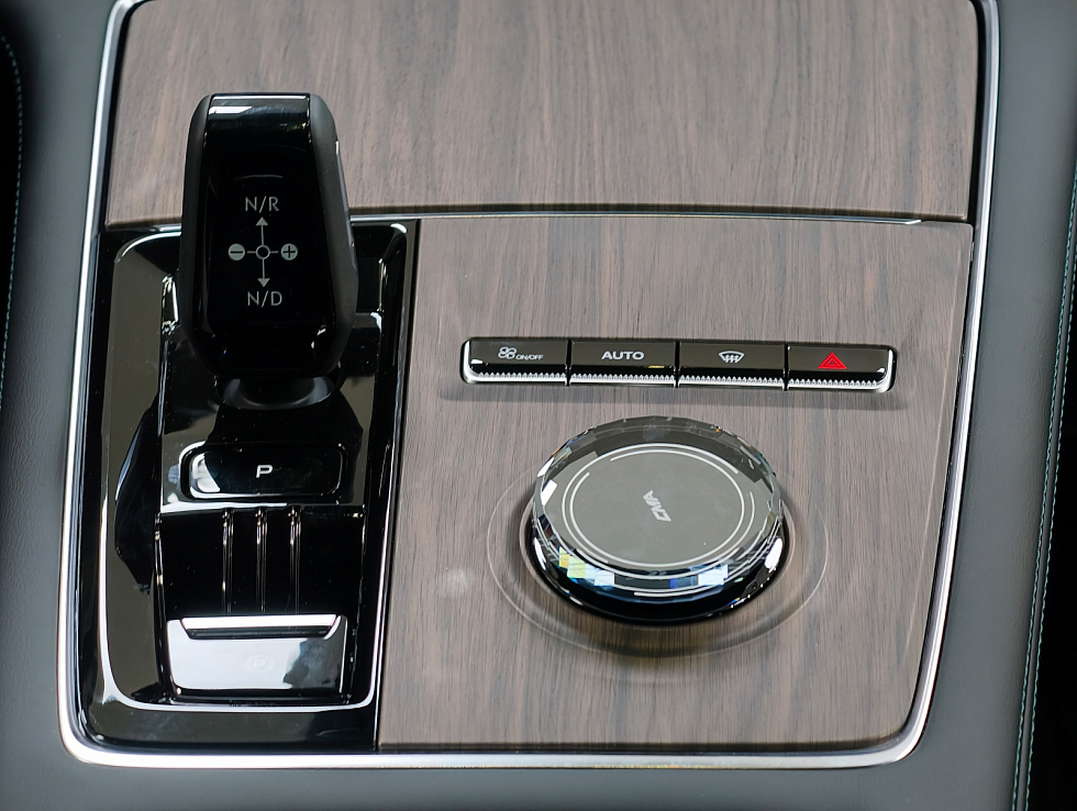 Geely Monjaro Флагман, зеленый