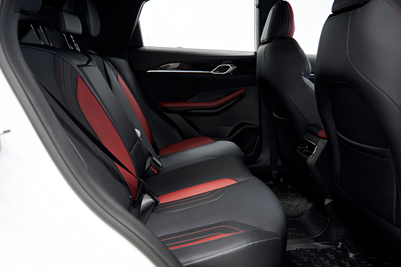 Geely Coolray Flagship, белый