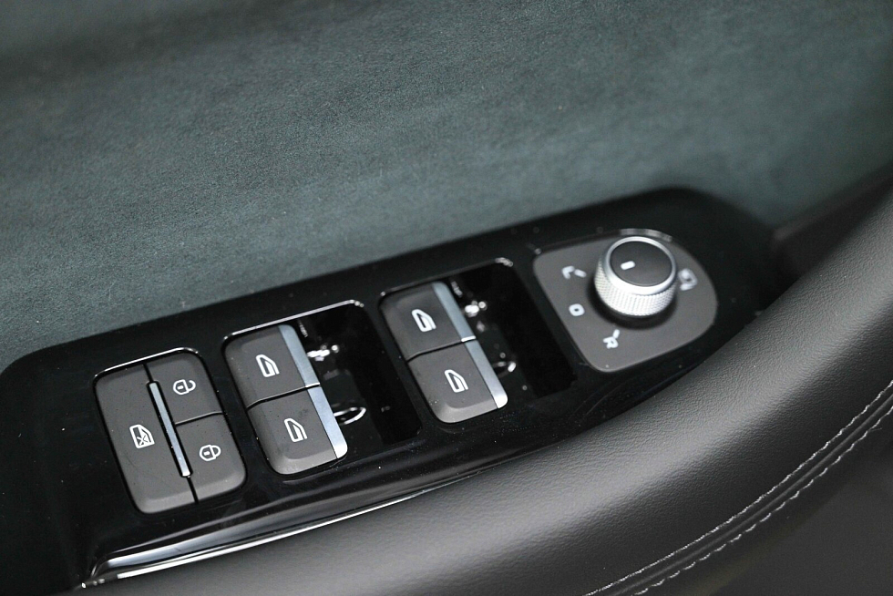 Geely Monjaro Flagship (2023-2025), синий