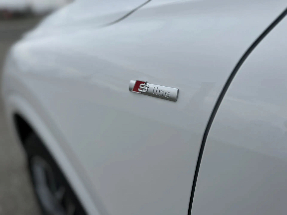 Audi Q5 40 TFSI quattro Luxury Dynamic, белый