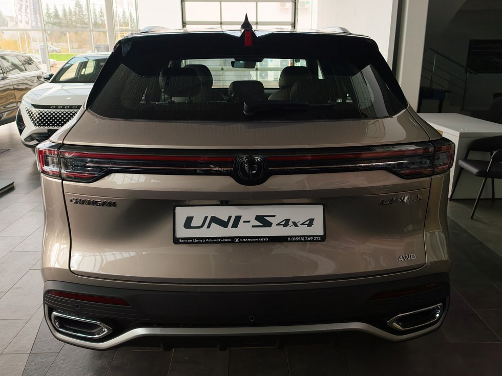 Changan UNI-S Техно, золотой