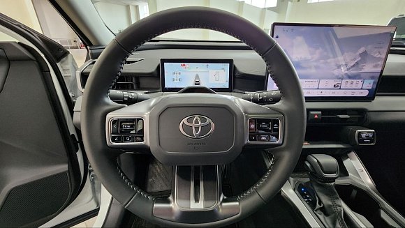 Toyota RAV4 Luxury, 2026 года, пробег 904 км