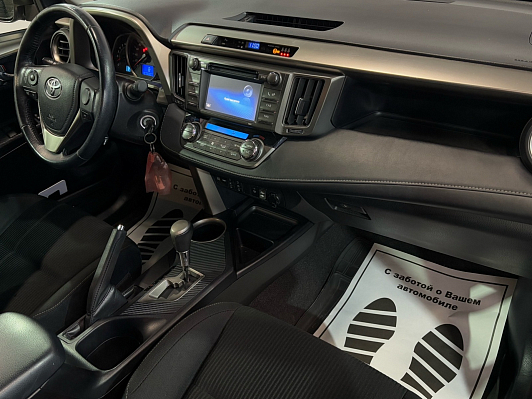 Toyota RAV4, 2015 года, пробег 136920 км