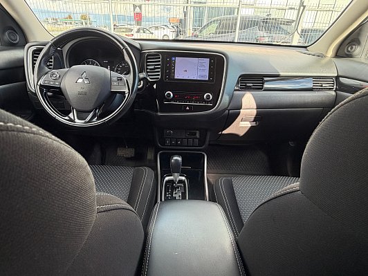 Mitsubishi Outlander Intense+, 2021 года, пробег 165000 км