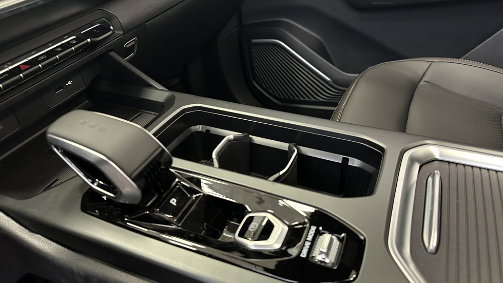 Geely Okavango Флагман, серый