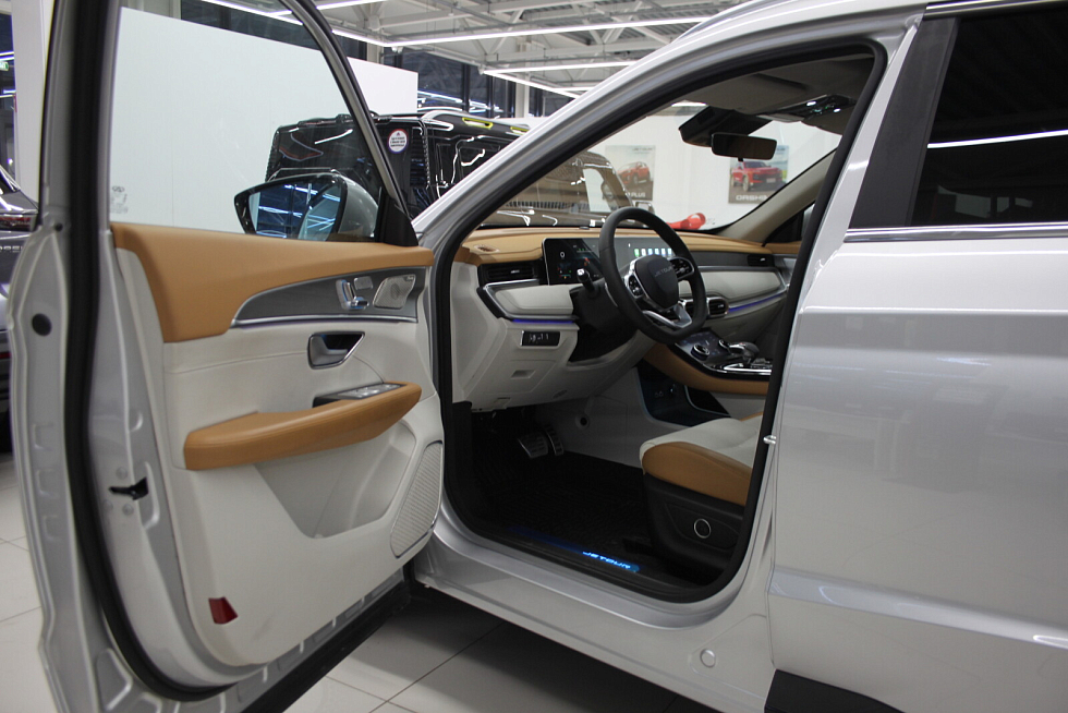 JETOUR X70 PLUS Luxury, серебряный