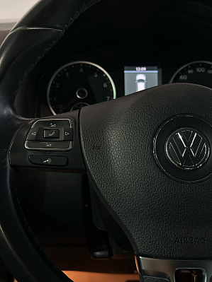 Volkswagen Tiguan Adventure, 2013 года, пробег 129000 км