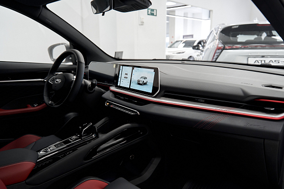 Geely Coolray Flagship, белый