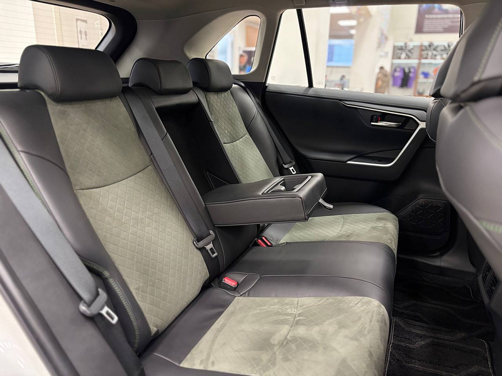 Toyota RAV4 Adventure, белый