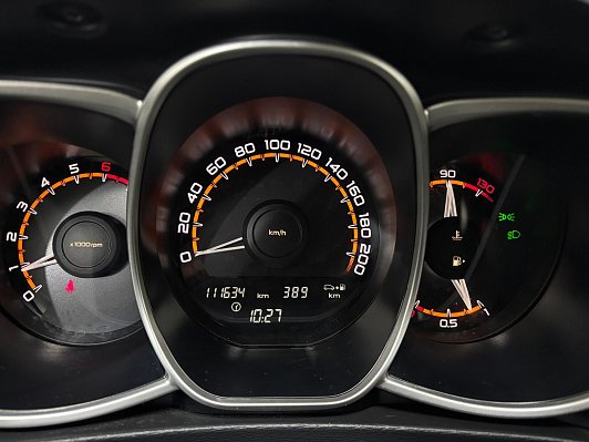 Lada (ВАЗ) Vesta Luxe Multimedia (2019-2021), 2019 года, пробег 111628 км