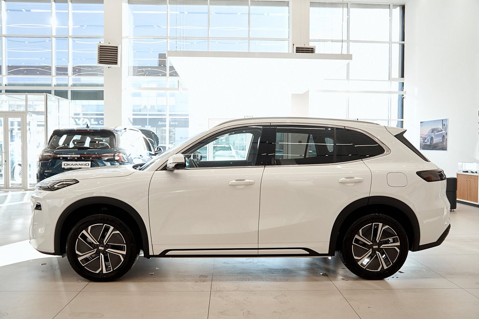 Geely EX5 Гибрид Макс EM-R, белый