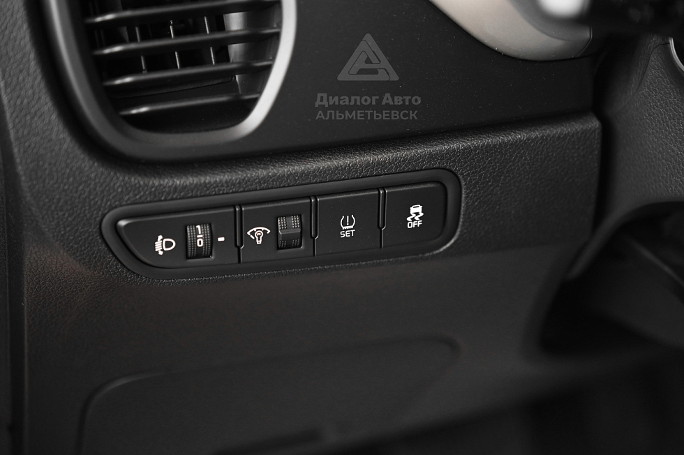 Solaris KRS Luxe AV, красный