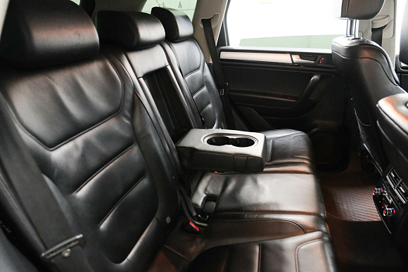 Volkswagen Touareg, 2011 года, пробег 261000 км