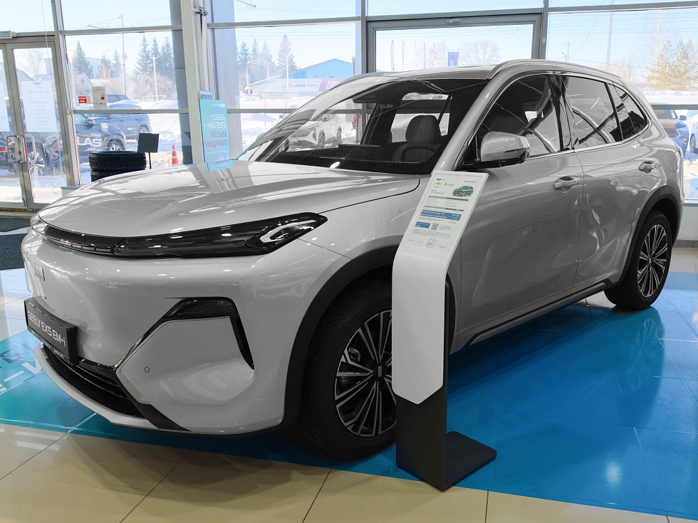 Geely EX5 EM-i Макс, серебряный