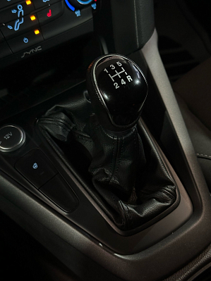Ford Focus SYNC Edition, 2015 года, пробег 101000 км