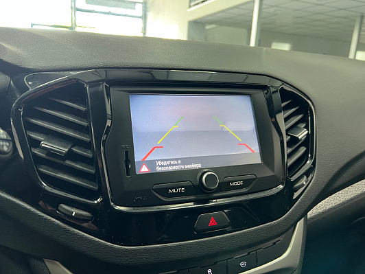Lada (ВАЗ) Vesta Luxe Multimedia (2017-2019), 2019 года, пробег 76000 км