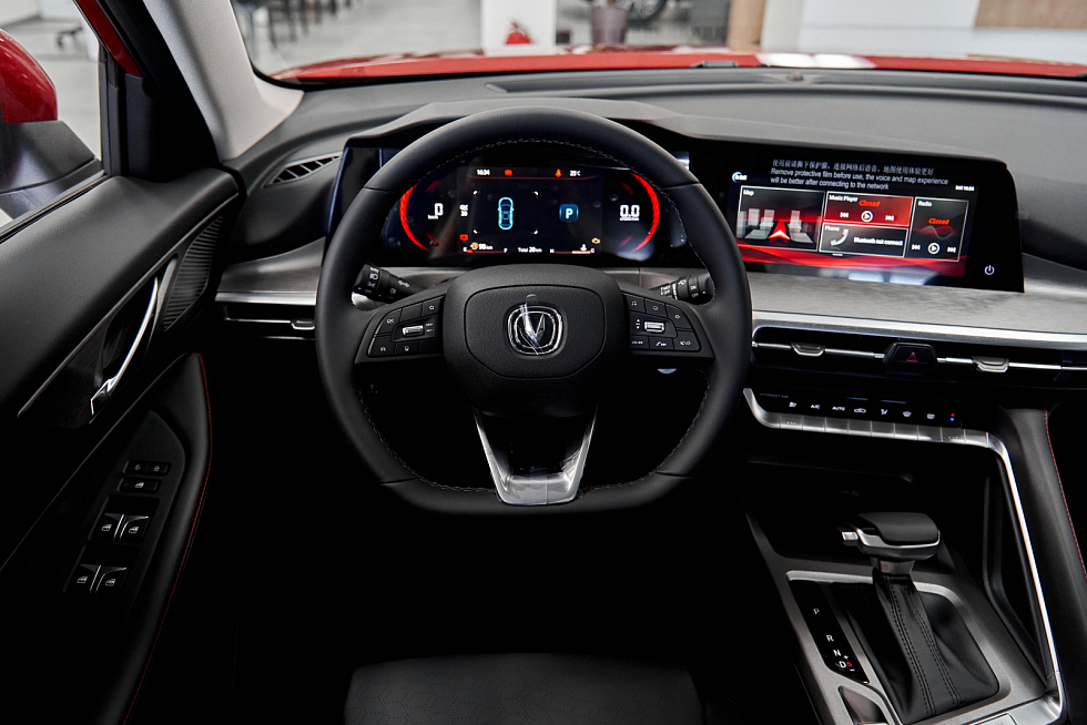 Changan CS35 Plus Техно, красный