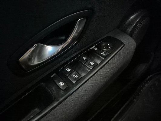 Renault Fluence, 2010 года, пробег 299691 км