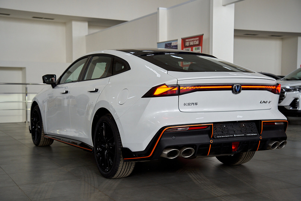 Changan UNI-V Tech, белый