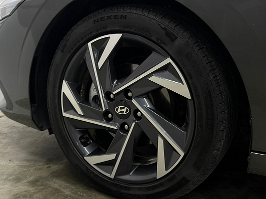Hyundai Elantra LUX, 2023 года, пробег 76279 км