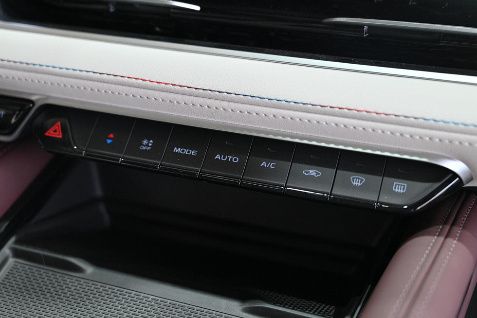 Geely Monjaro Flagship (2023-2025), белый