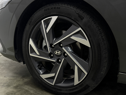 Hyundai Elantra LUX, 2023 года, пробег 76279 км