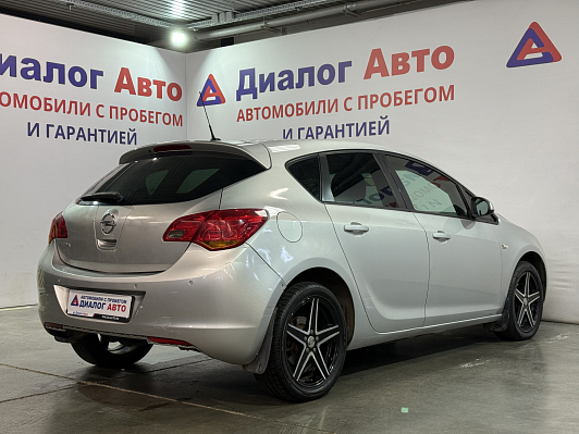 Opel Astra Cosmo, 2011 года, пробег 244000 км