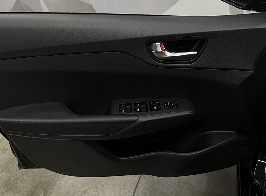 Hyundai Solaris Специальная Серия "10 лет", 2021 года, пробег 75000 км